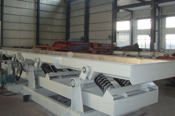 惯性振动热料输送机